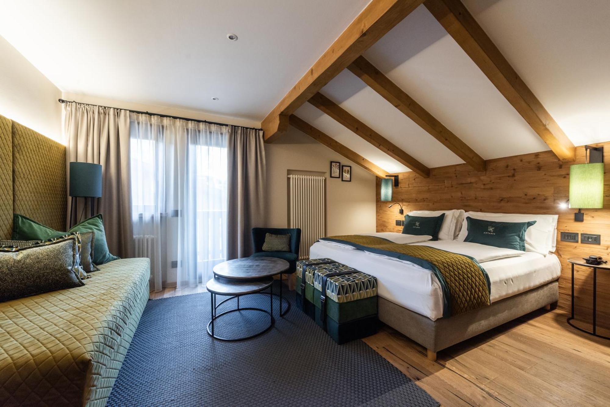 Hotel Antares 4*