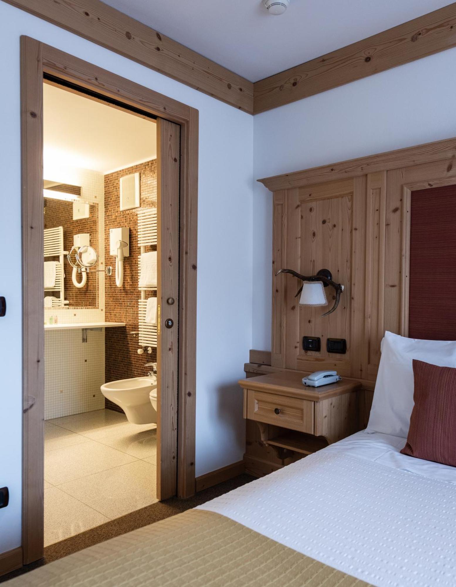 Hotel Antares 4*